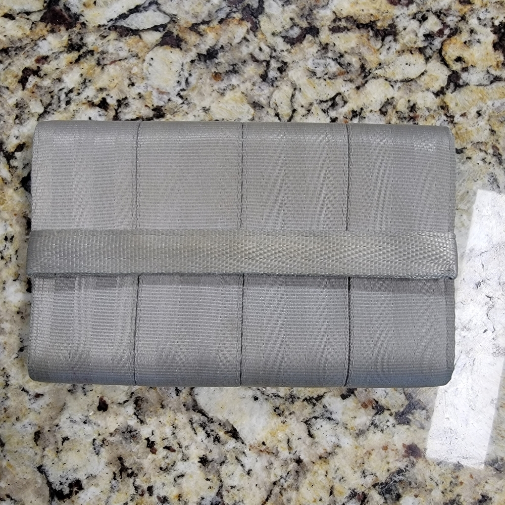 HARVEYS California The Original Seatbelt Bag Gray Seatbelt Clutch Bag
